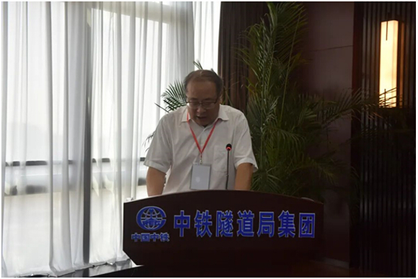 主任致辞.jpg